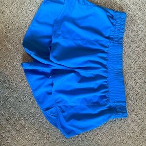 Lululemon 2.5 inch size 10 low rise hotty hot shorts